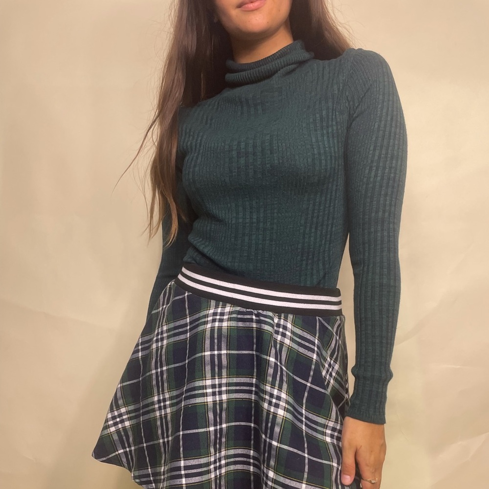 Forest green ribbed Forever 21 long sleeve turtleneck blouse Size Medium